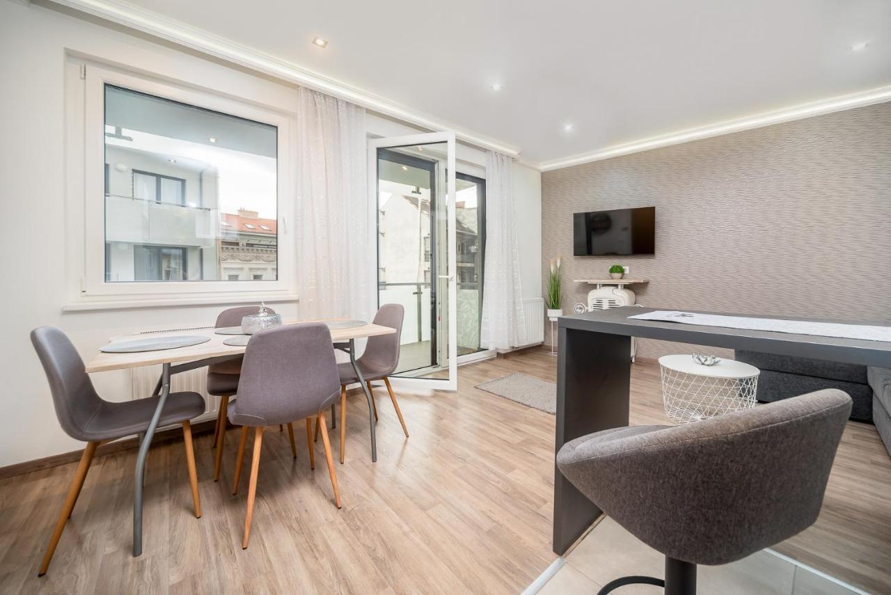 Grace Pine Apartment 3 Budapest Exteriör bild