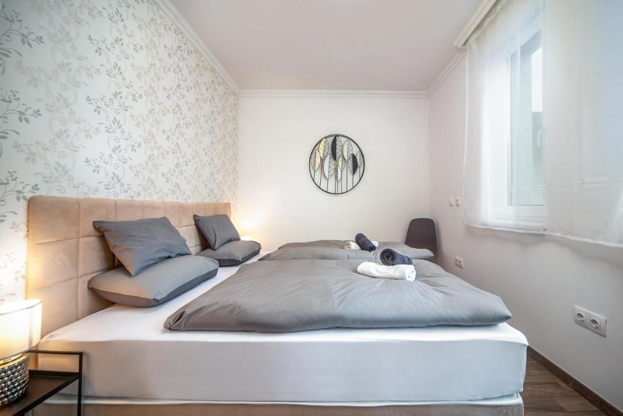 Grace Pine Apartment 3 Budapest Exteriör bild