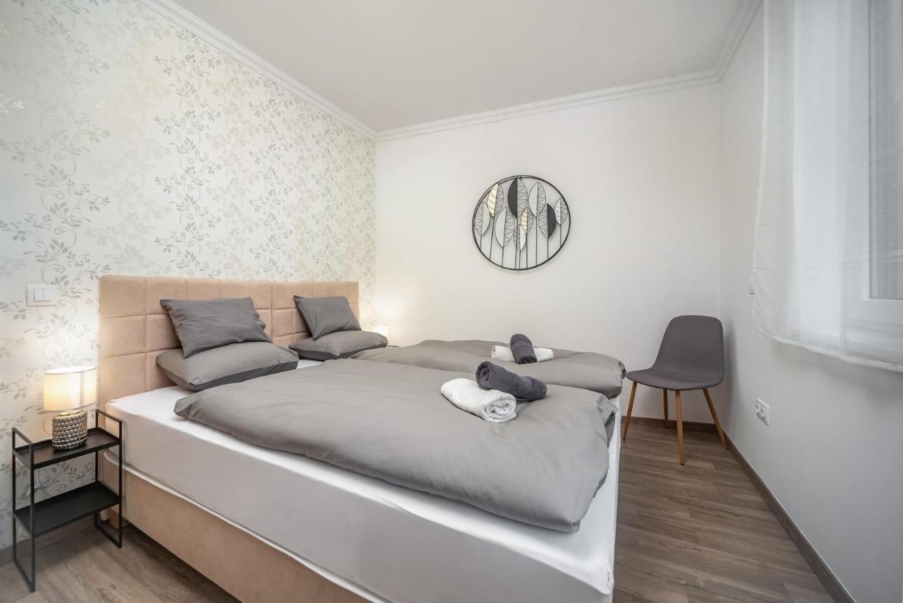 Grace Pine Apartment 3 Budapest Exteriör bild