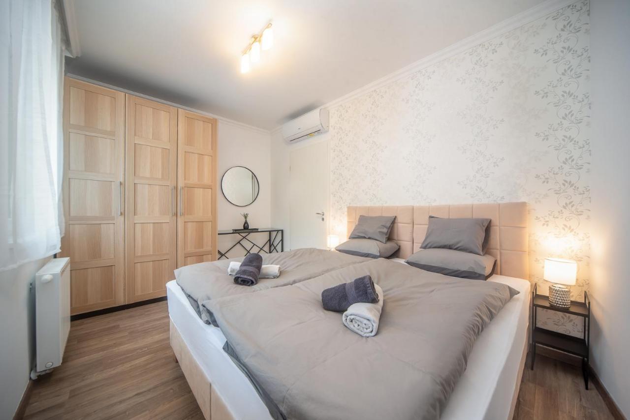 Grace Pine Apartment 3 Budapest Exteriör bild