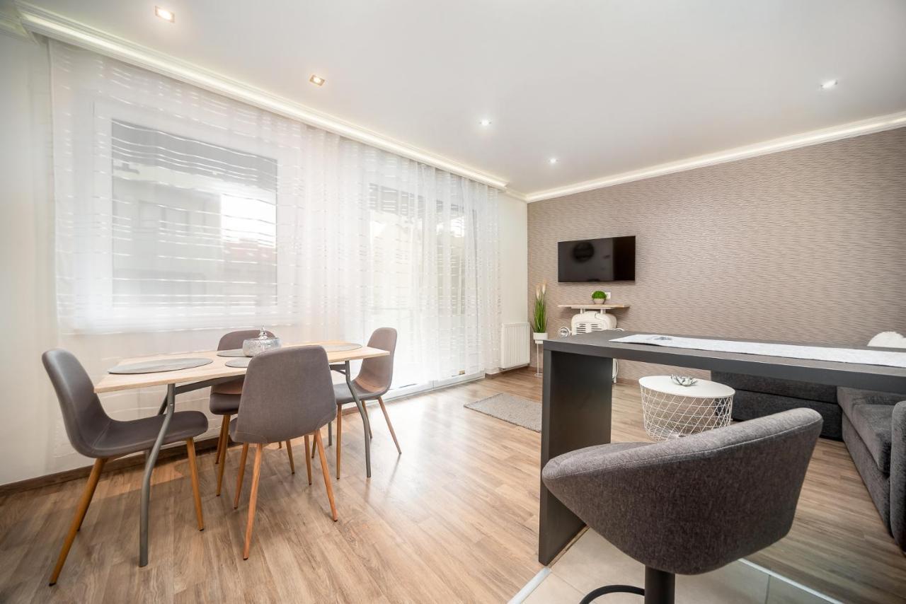 Grace Pine Apartment 3 Budapest Exteriör bild