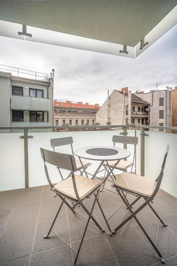 Grace Pine Apartment 3 Budapest Exteriör bild