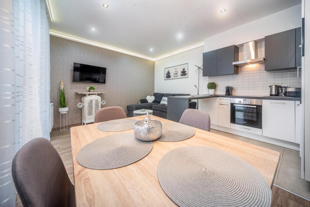 Grace Pine Apartment 3 Budapest Exteriör bild